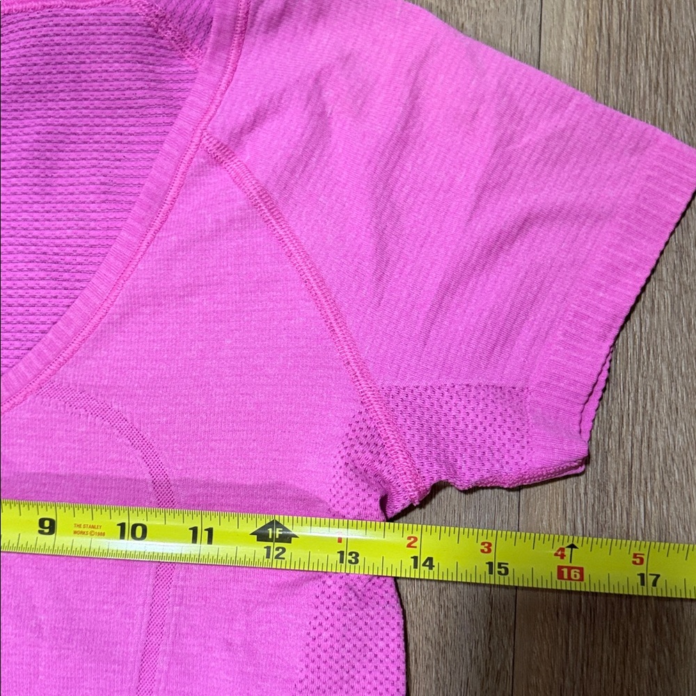 Lululemon Run: Swiftly Tech V Neck - Picture 4 of 7